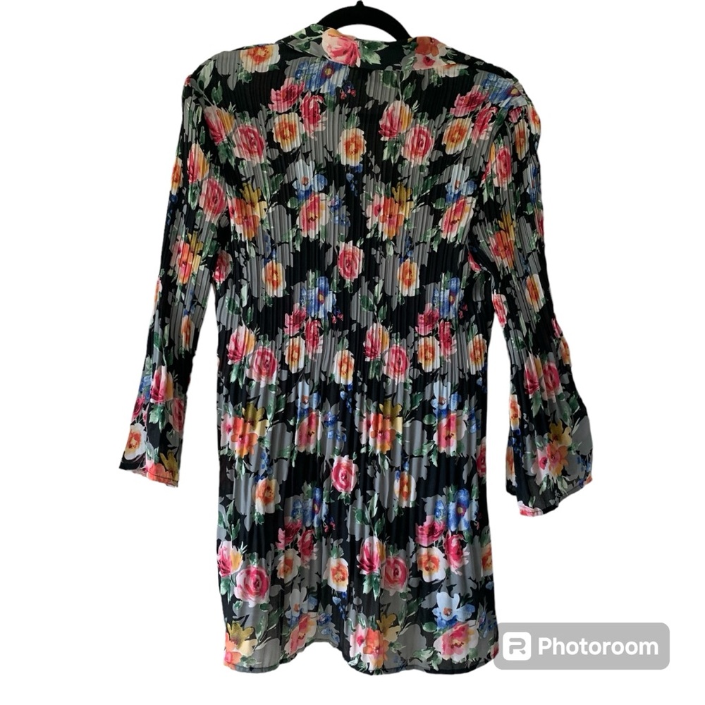 SUNNY LEIGH Women’s Button Down Blouse V-neck Vibrant Floral Accordion Pleats M - Picture 2 of 10